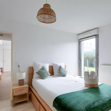 2 Pieces Avec Terrasse Proche Transport Apartment Epinay-sur-Seine